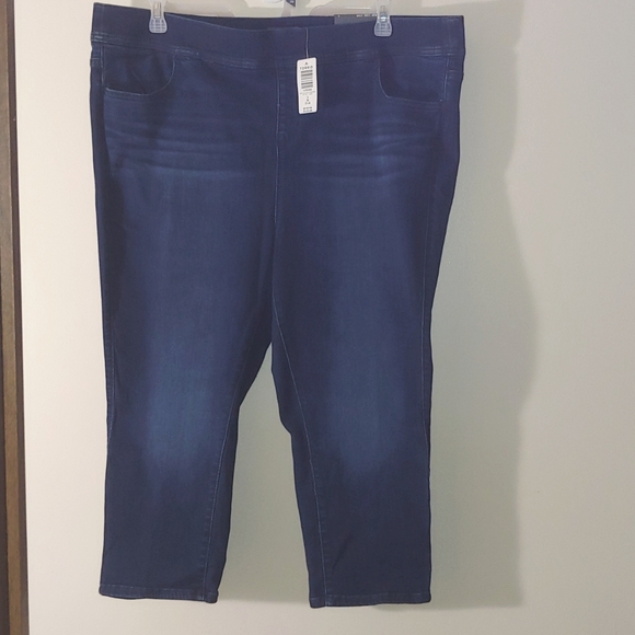 Torrid Crop Lean Stretch Jeans High Rise Size 3 (22/24) NWT - Picture 1 of 6